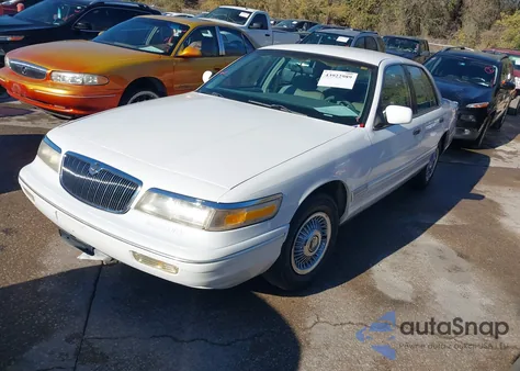 1997 Mercury Grand Marquis Gs z USA, uszkodzony, nr VIN 2MELM74W8VX645950